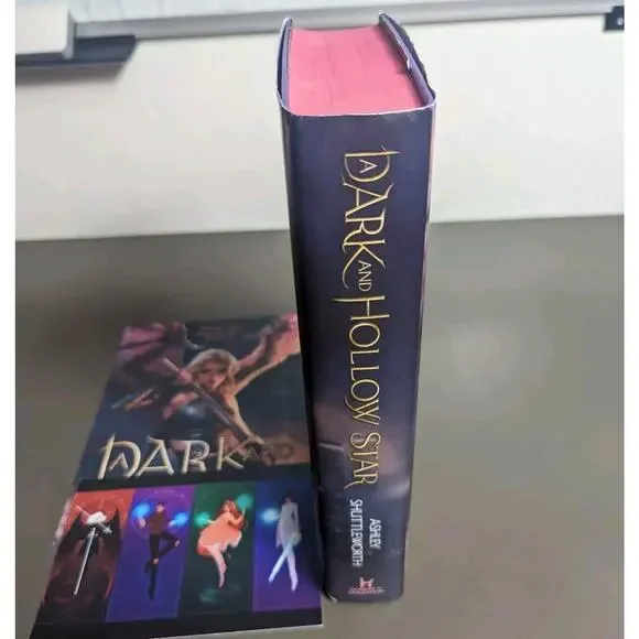 A Dark and Hollow Star by Ashley Shuttleworth Illumicrate Signed Sprayed Edges - Picture 2 of 5